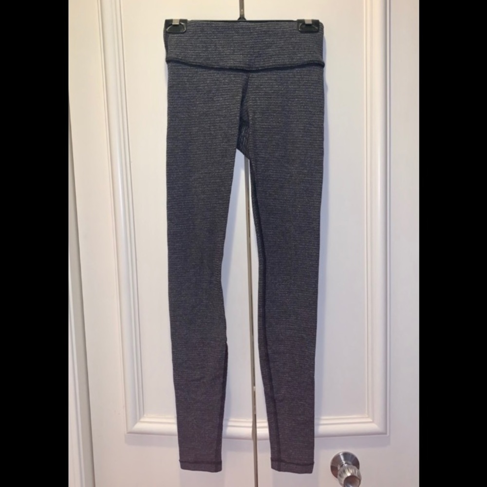 Lulu lemon gray leggings size 4, textured material